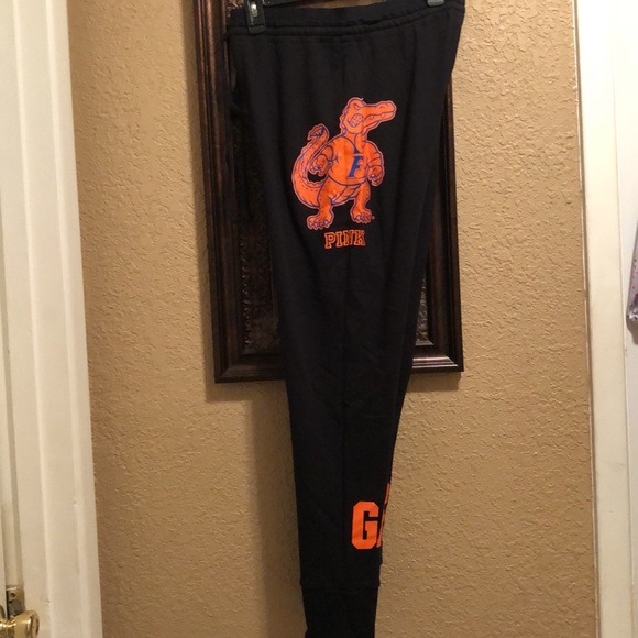 Extremely RARE HTF NWT PINK Victoria’s Secret Sweatpants/Joggers. Medium. - Picture 10 of 15